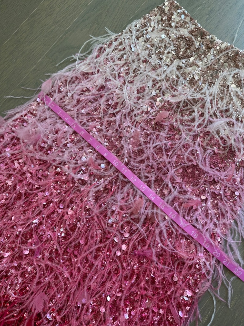Alice + Olivia ASHTON Feathered Embellished Skirt Ascendent Ombre Deep Pink Sz 2 - Picture 9 of 9